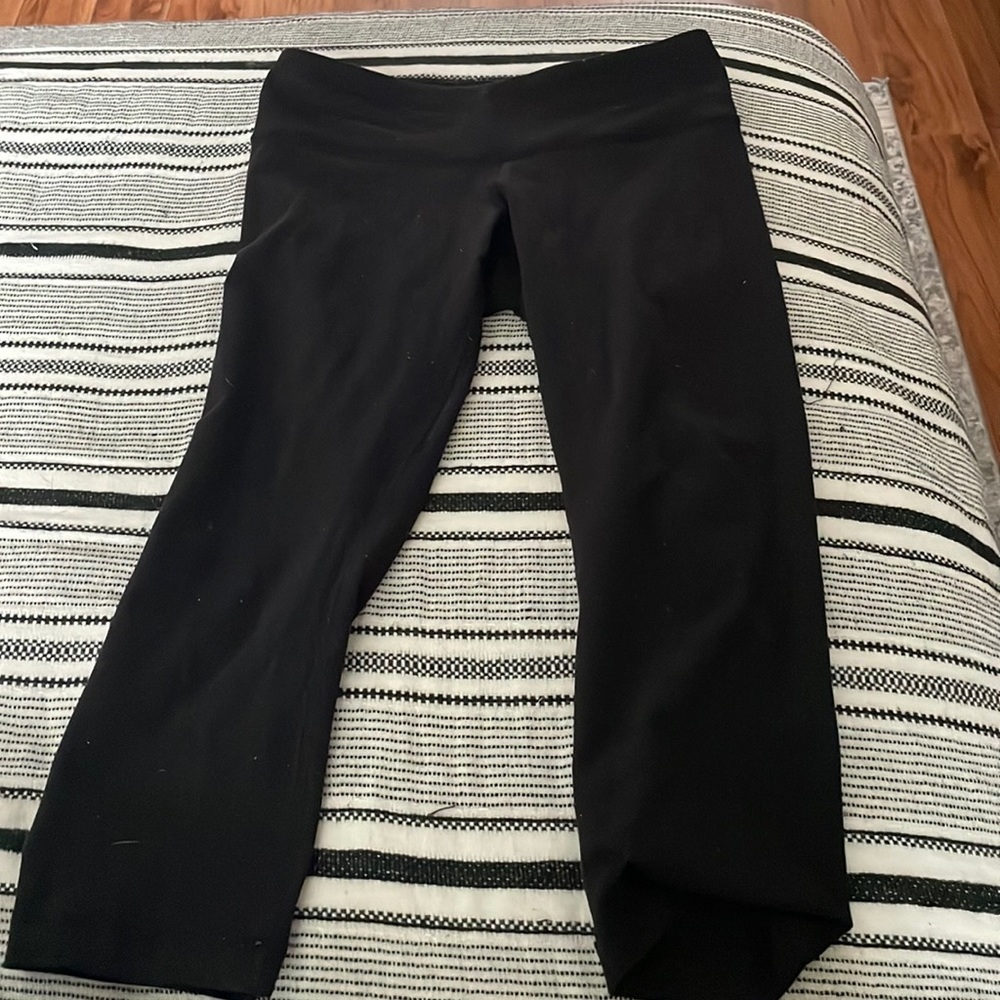 Lululemon capri Wunder Under, black size 6.